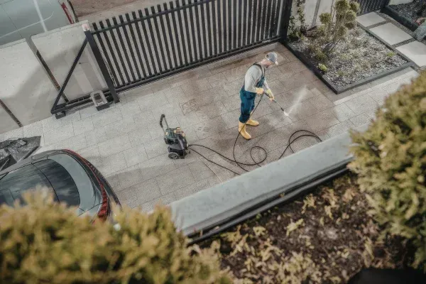 Pressure Washing vs. DIY Cleaning in Anniston: What Works Best?
