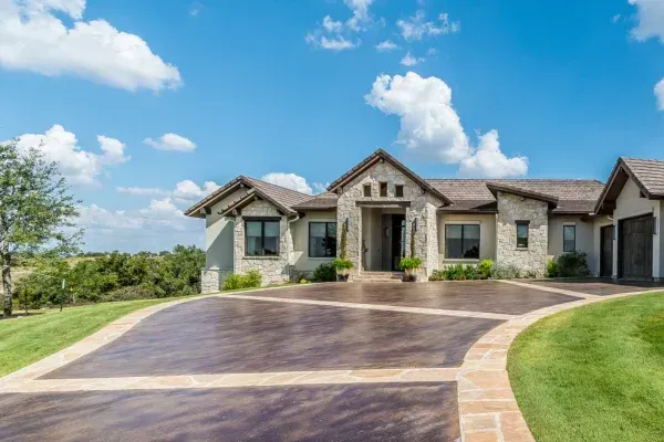 Driveway Pressure Washing vs. DIY Cleaning: What's Best for Logan Martin Lake Homeowners?