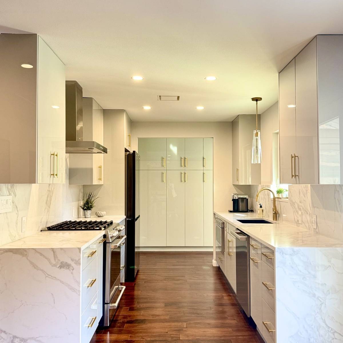 Austin kitchen after airy & relaxing