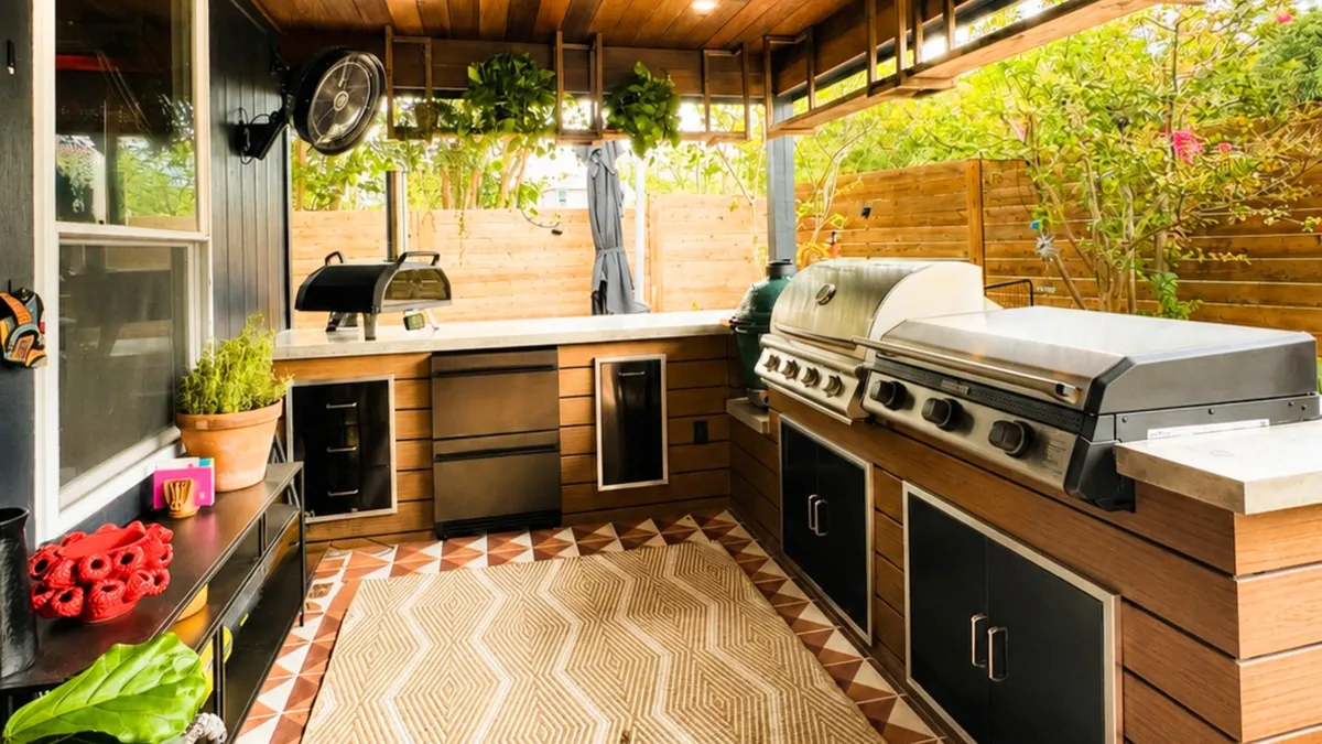 Austin outdoor kitchen remodel with custom cabinetry, countertops and entertaining space