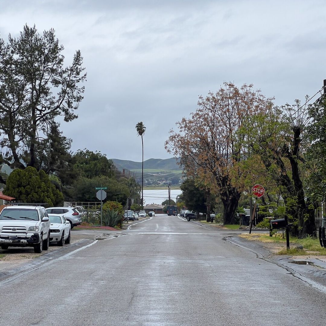 Lakeland Village, CA Featured Image