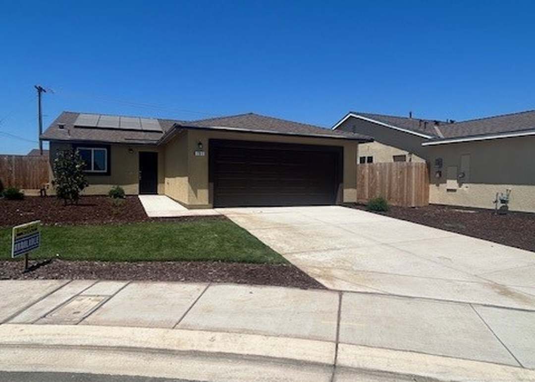 Merced Concrete builds and installs driveways
