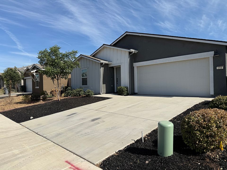 Merced Concrete builds and installs driveways
