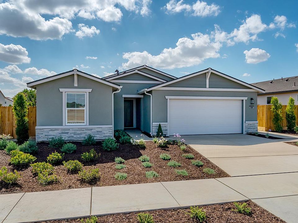 Merced Concrete builds and installs driveways