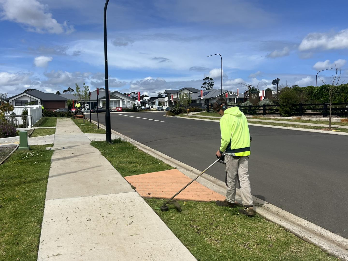 Lawn Mowing – Lake Macquarie – Professional lawn mowing service for residential property
