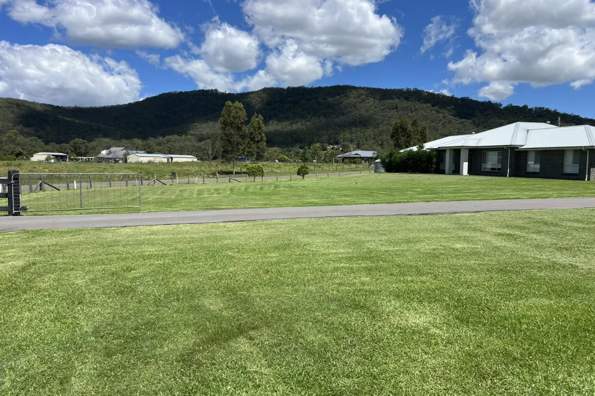 Commercial Lawn Mowing – Lake Macquarie – Maintained commercial property lawn