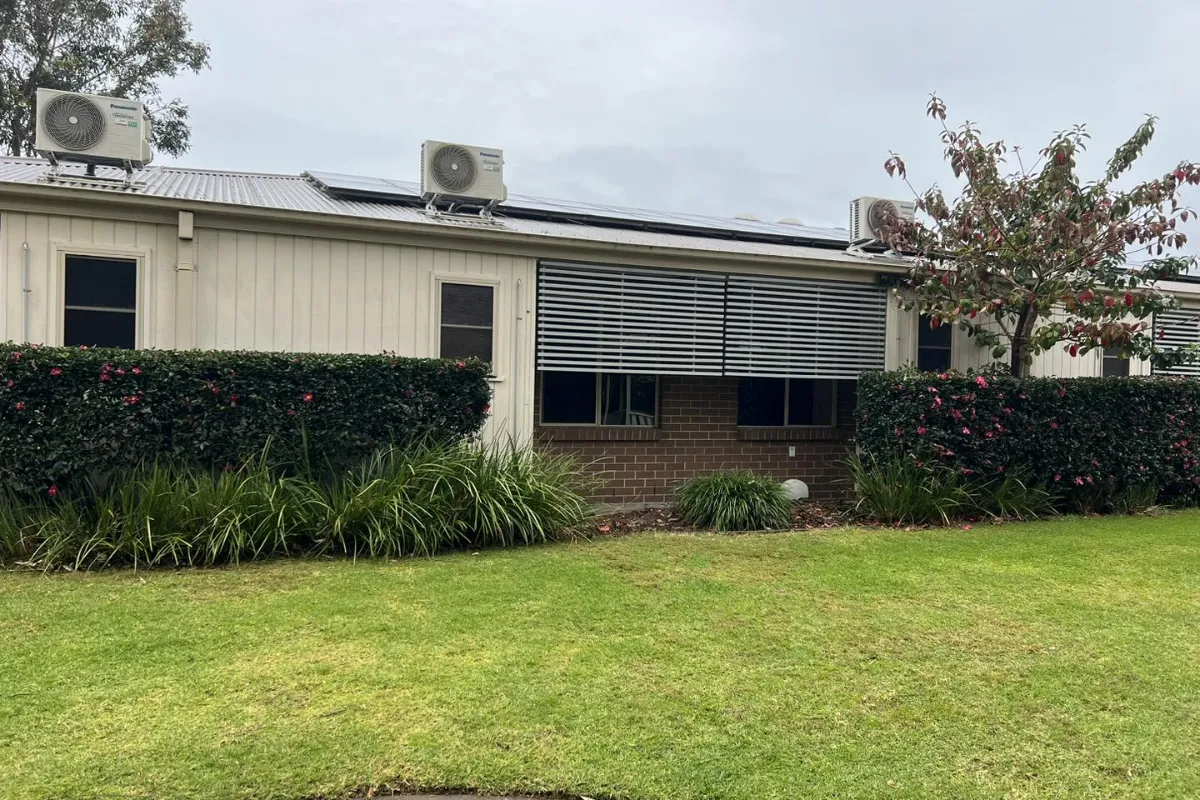Hedge Trimming – Lake Macquarie – Neatly trimmed residential hedge