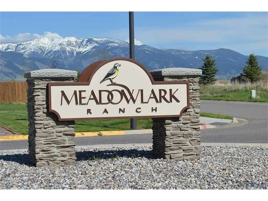 Cedar pergola and deck built in Meadowlark Ranch Belgrade