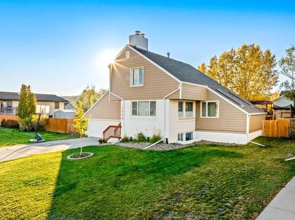 Compact cedar deck with pergola and grill station in Fox Farm, Great Falls