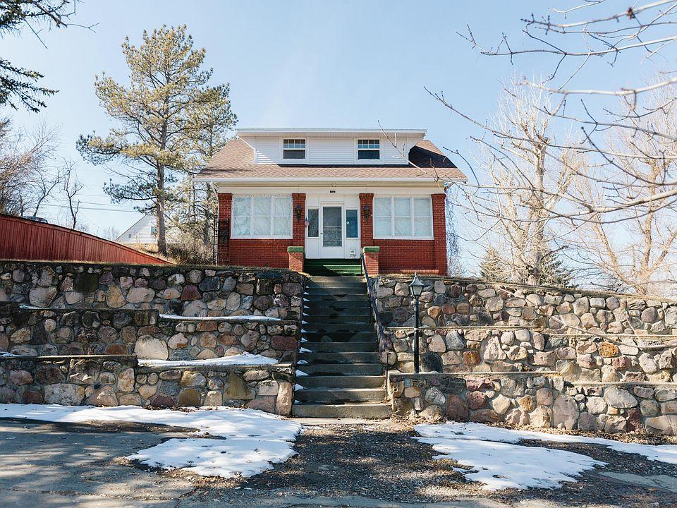Compact cedar deck with privacy railing in East End Havre MT