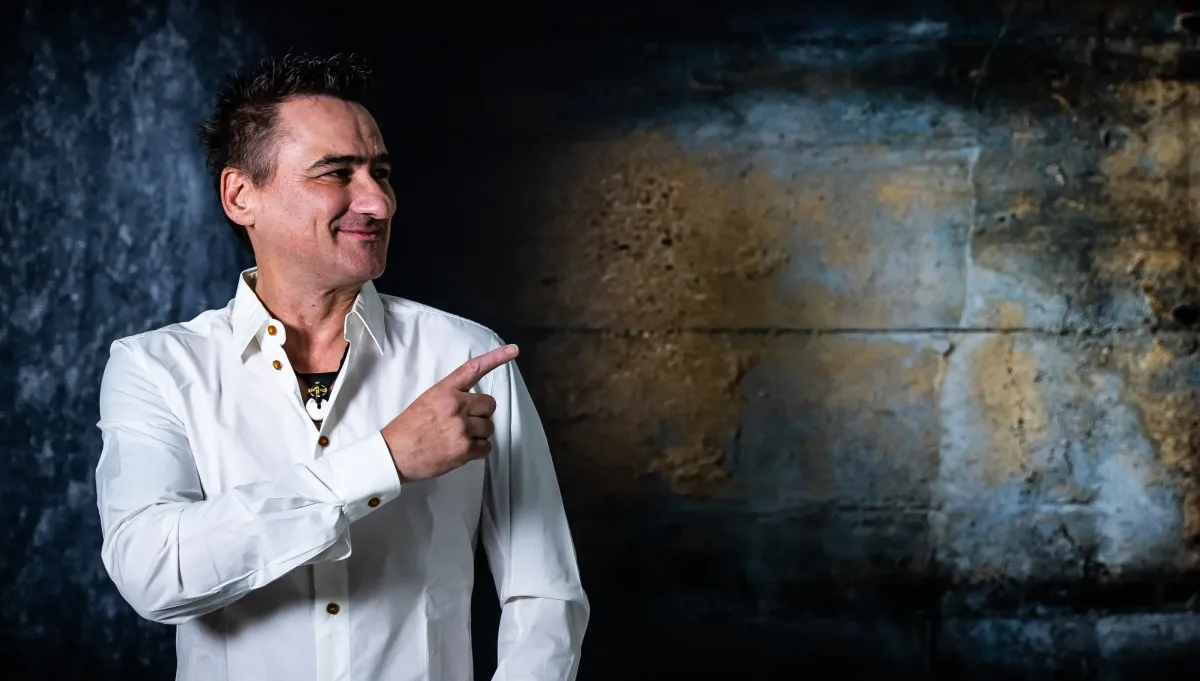 Ralph wie er auf "Das Mentaltraining der anderen Art zeigt