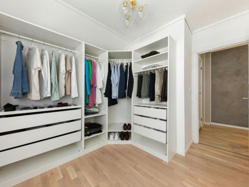 Closets in Collegeville