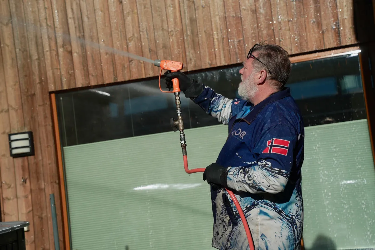 Stillbilde fra en mini-dokumentar om en liten bedrift