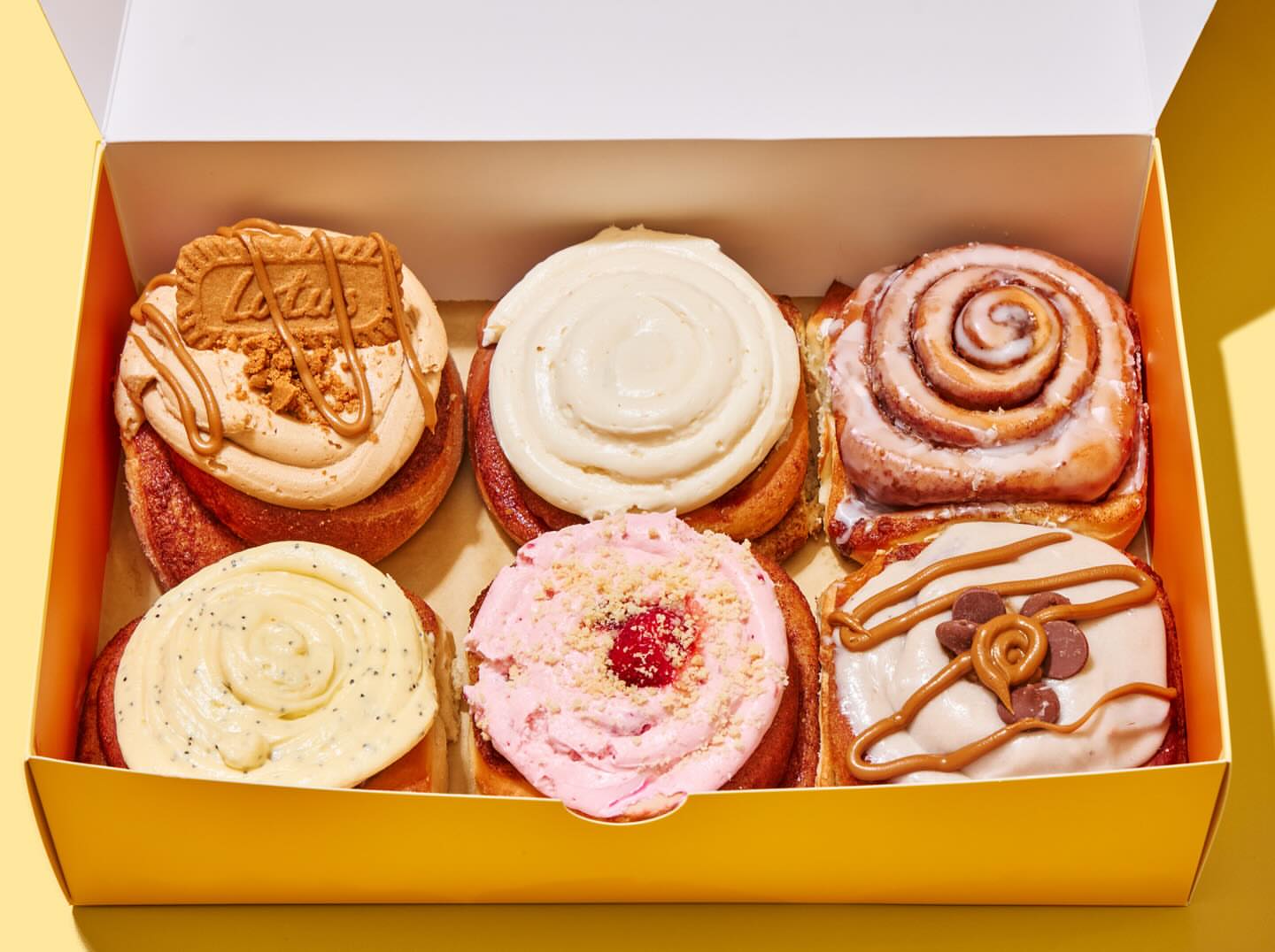 Cinnamon rolls in a gift box, ribbon, 3:2 aspect ratio
