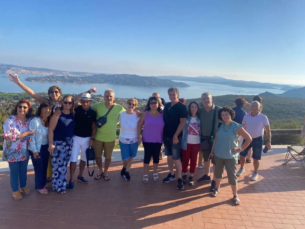 Viaggiatore che lascia una recensione dopo un tour