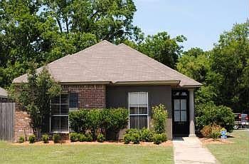 North Shore Concrete builds and installs Pathway