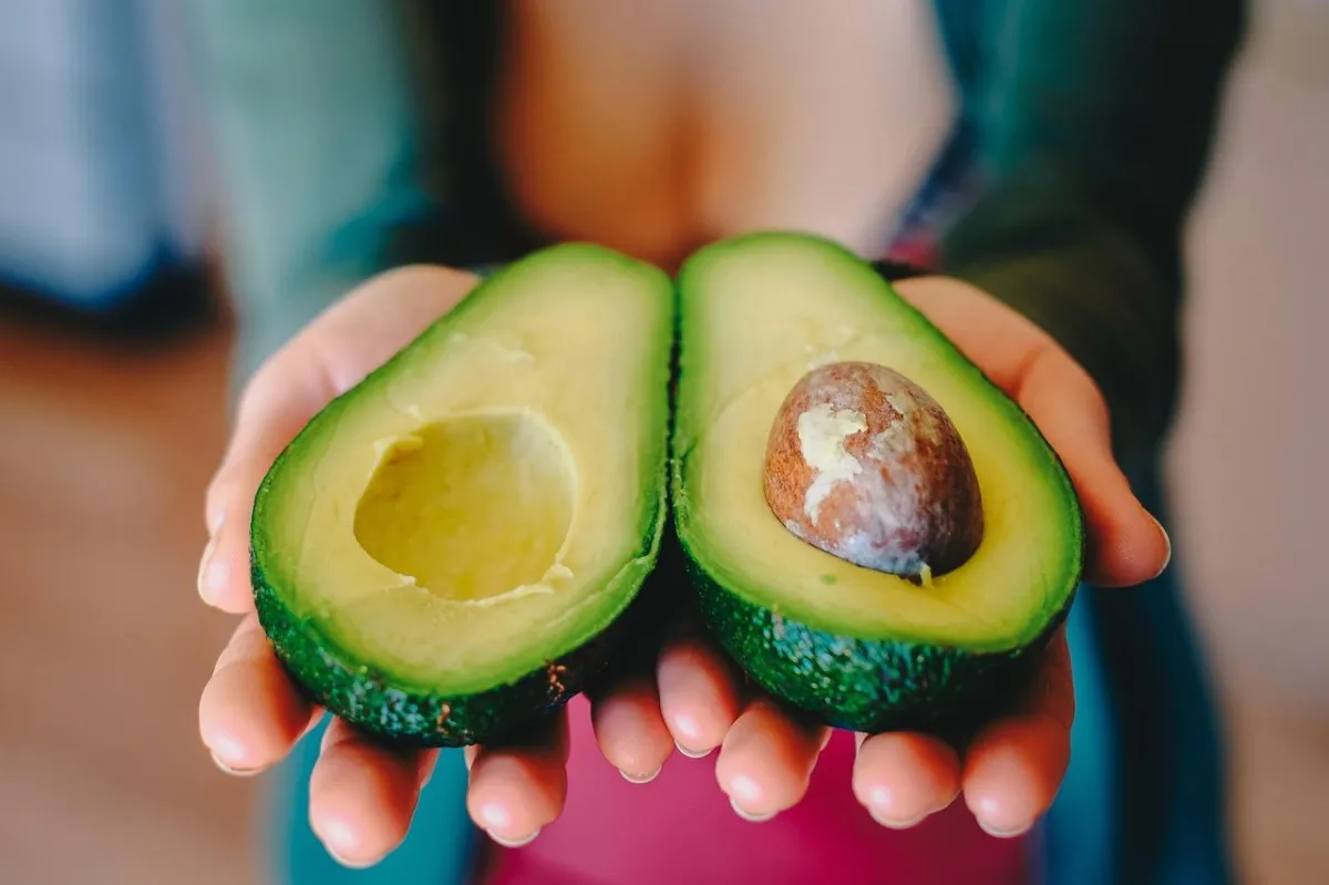 Een avocado open gesneden - welkom op de Keta Coaching pagina