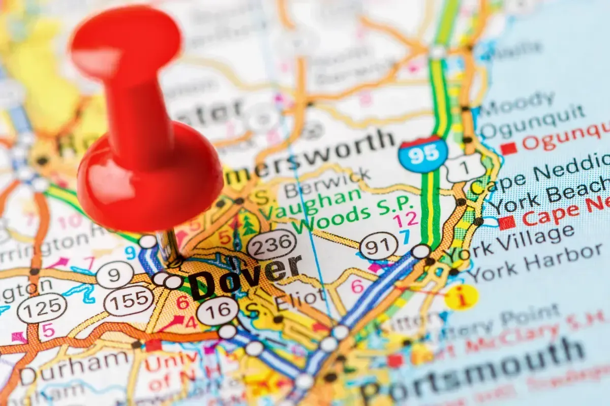 Map showing Dover, NH with red pushpin, near Portsmouth and Seacoast towns