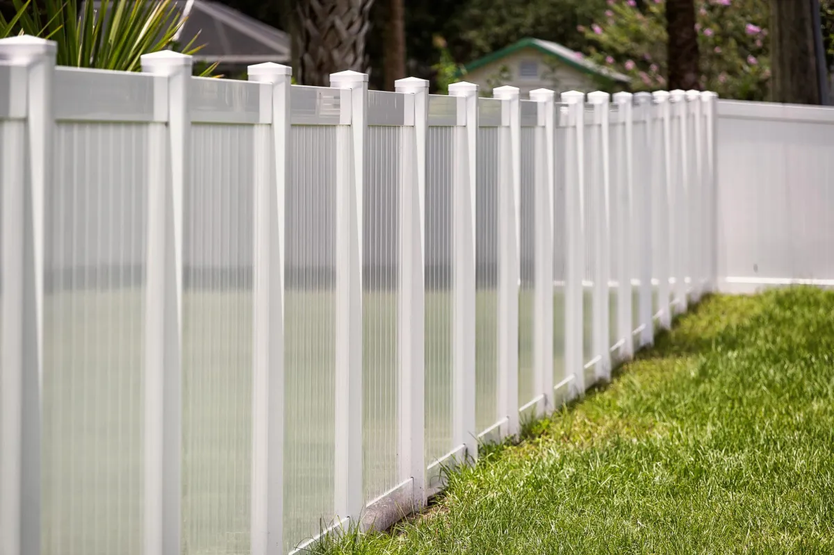 Vinyl Residential Fence Rockford & Roscoe IL