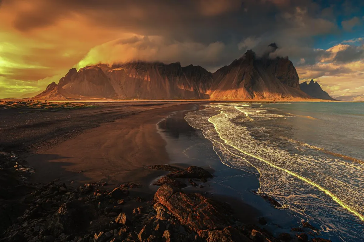 Majestic Mountain alongside the ocean