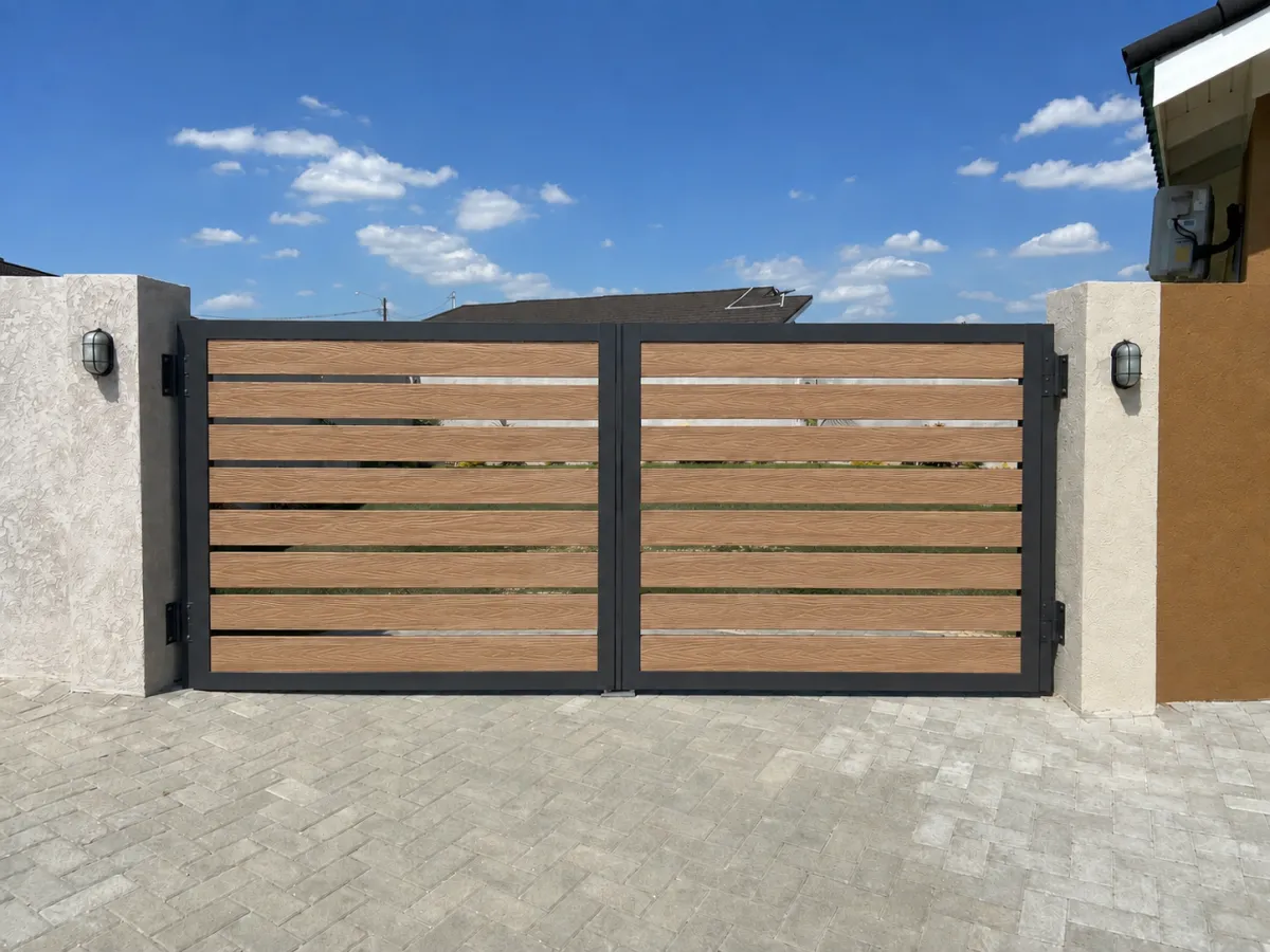 WPC Gate with Metal Frame