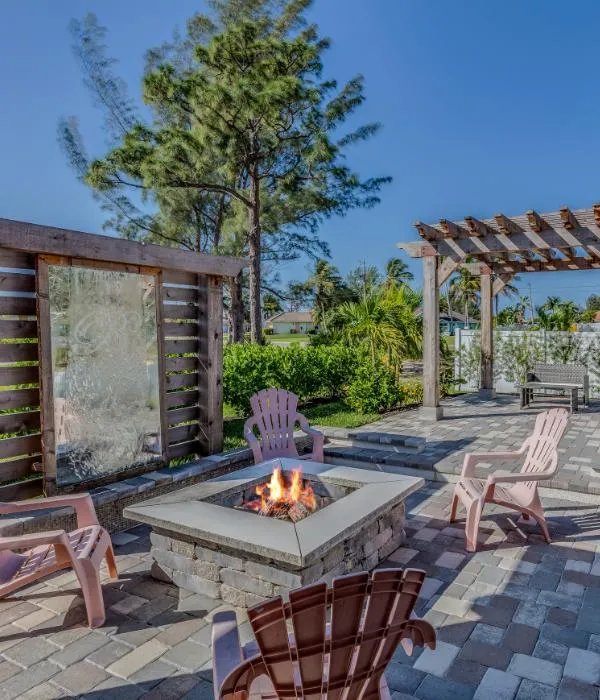 Palm Harbor Paver patio with fire pit