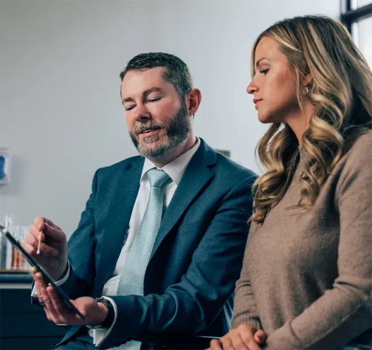The image shows the entrance to a university clinic.