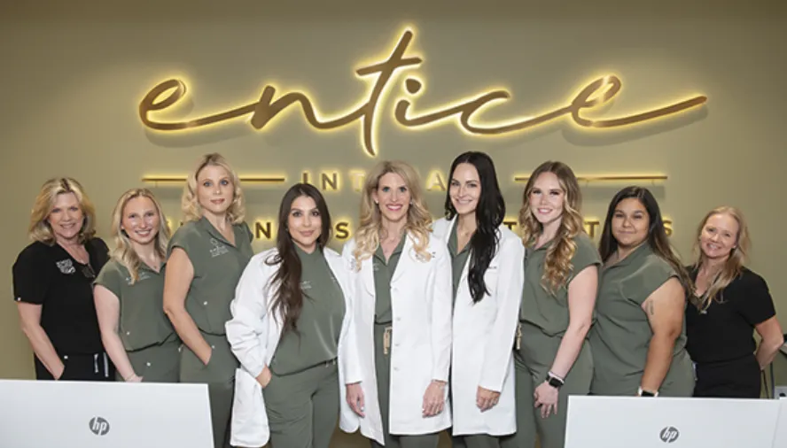 The image shows the entrance to a university clinic.