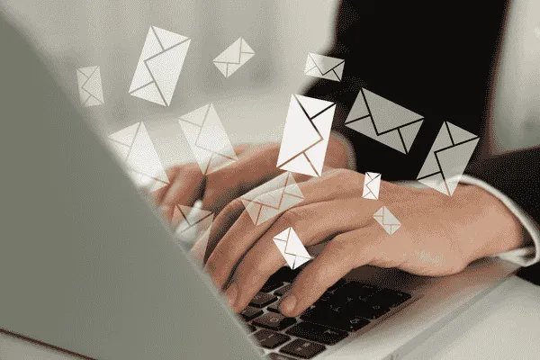 Ondernemer die e-mailmarketing inzet met automatisering en segmentatie voor meer klanten