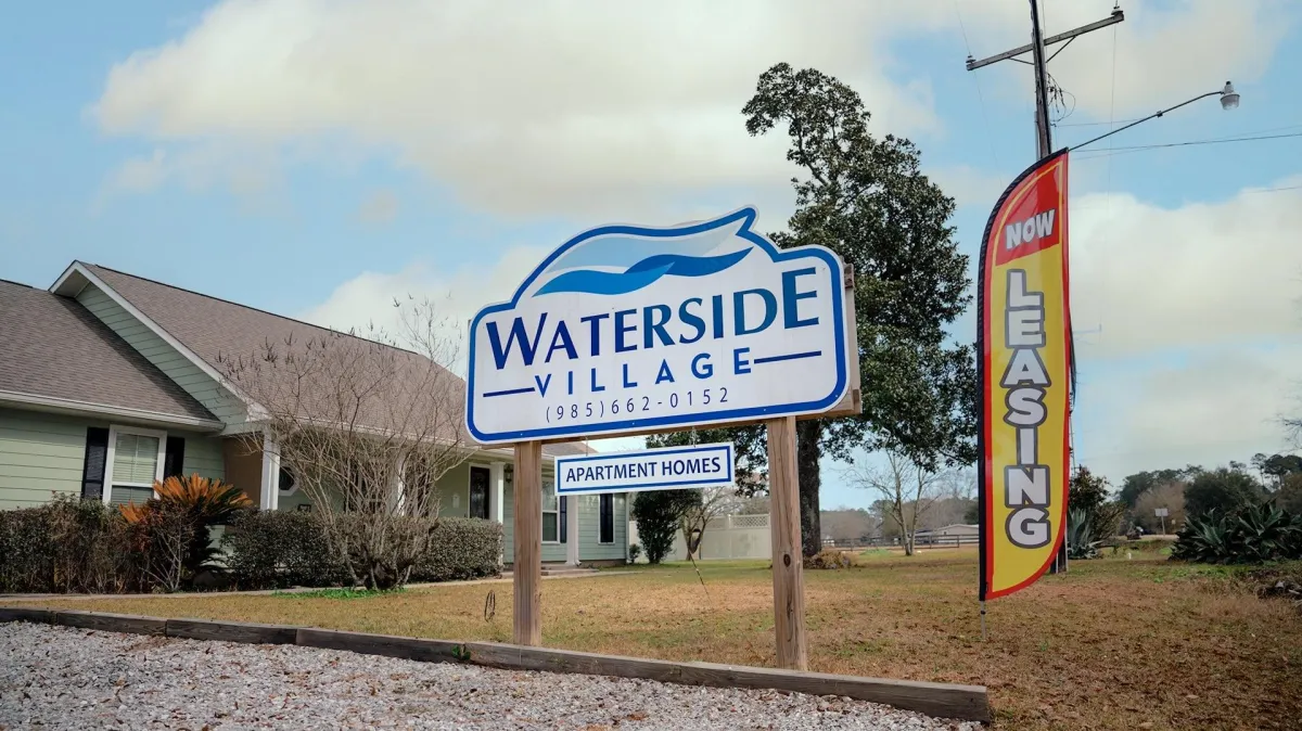 Aerial view of Waterside Village cottage apartments in Hammond, LA