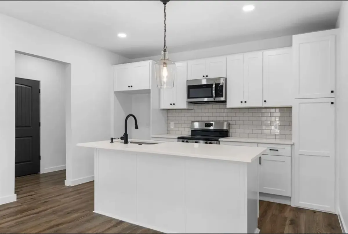 B. Clean & Co. | Premium Fort Worth & DFW home cleaning. Expert move-in/out, post-construction, and recurring services for pristine spaces.