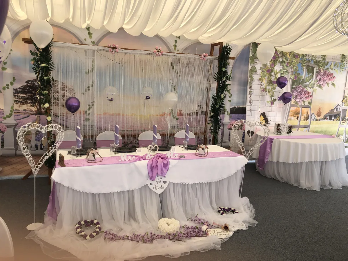 Lila Hochzeits Deko