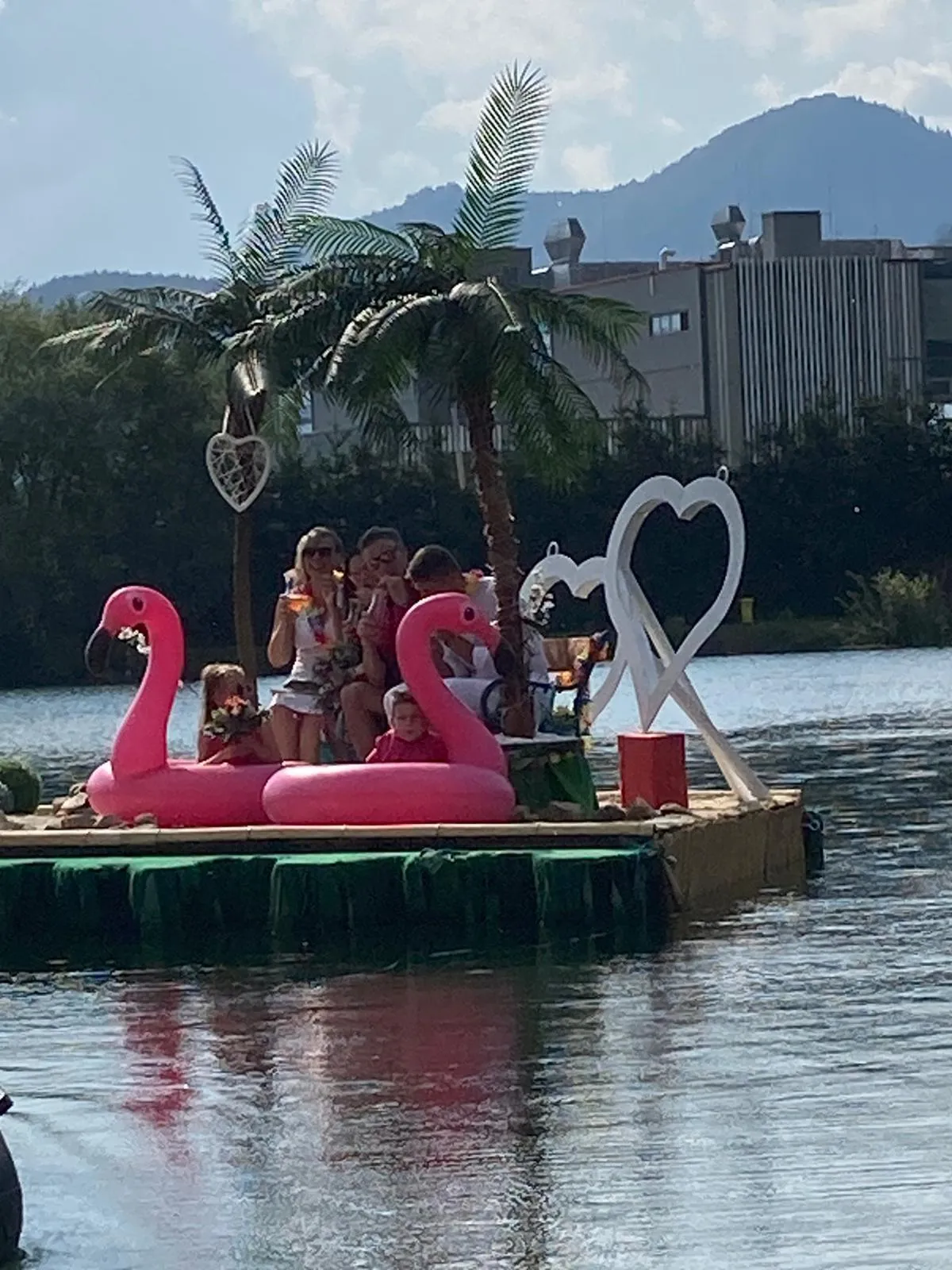 Privates Floß für den großen Aufritt Semmering Schnellstraße
