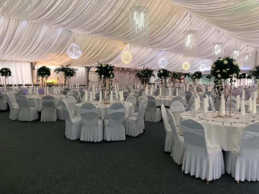 Große Hochzeit direkt neben Autobahnabfahrt St. Marein