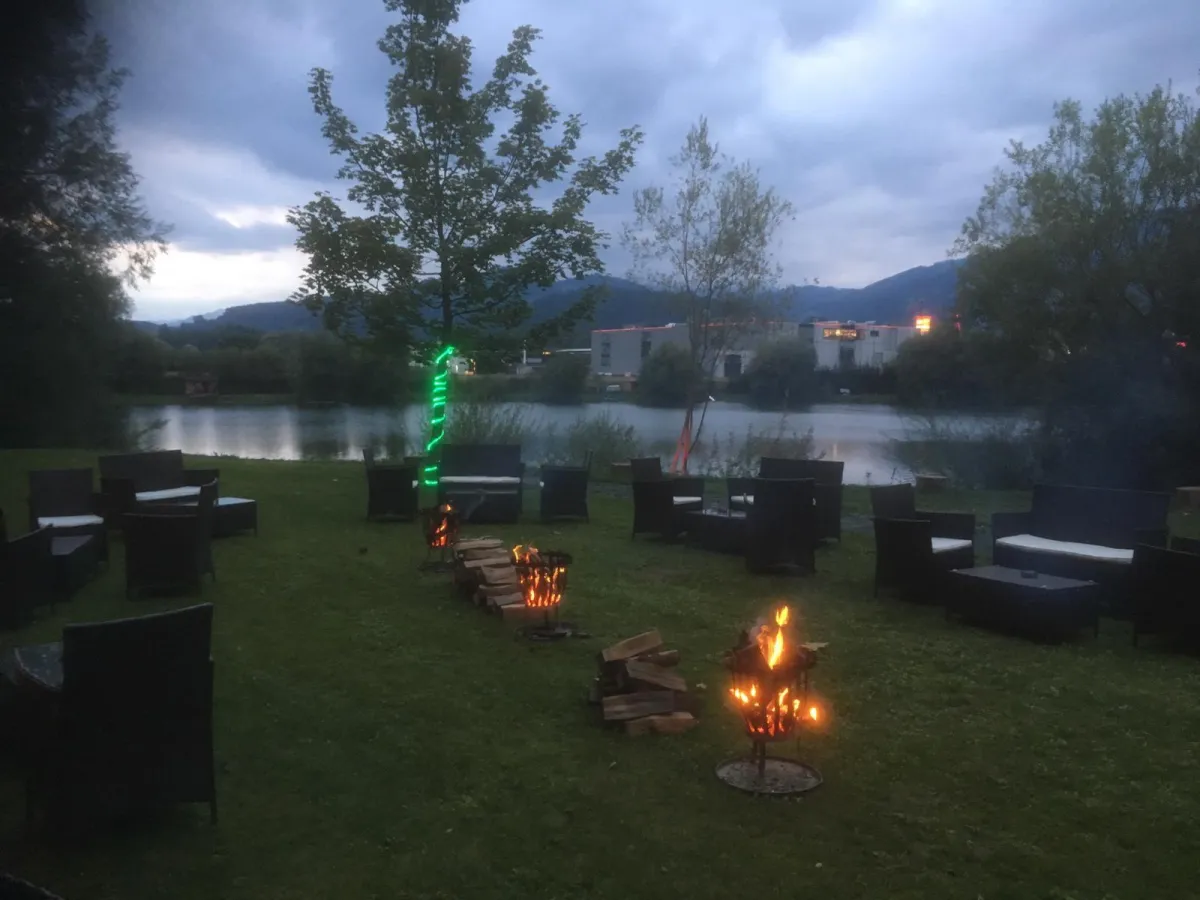 Location mit Lagerfeuer am See 