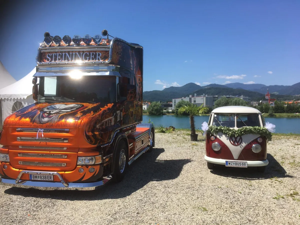 LKW und Van Empfang für Hochzeitspaar 