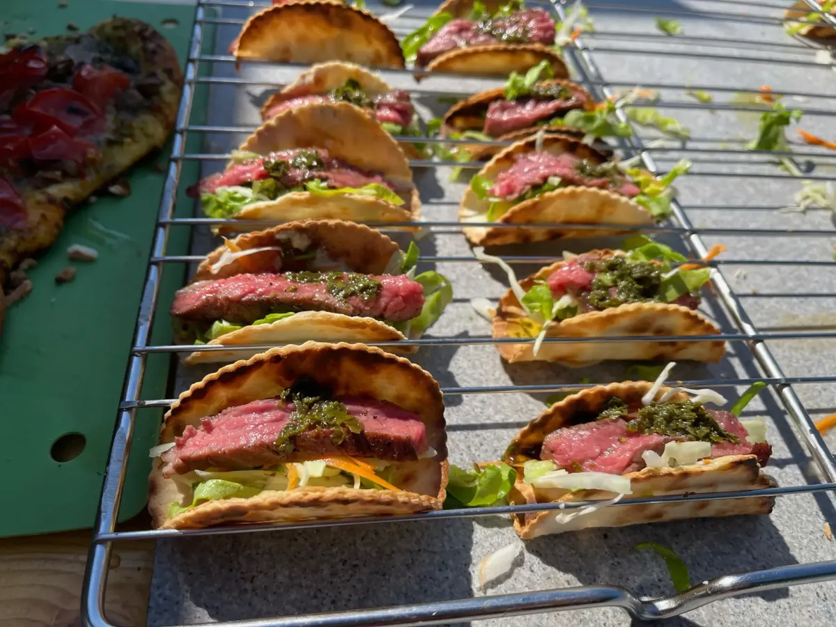 Steak Taco Fingerfood Catering bei der Flasch City Veranstaltungslocation nahe Langenwang  während eines Events