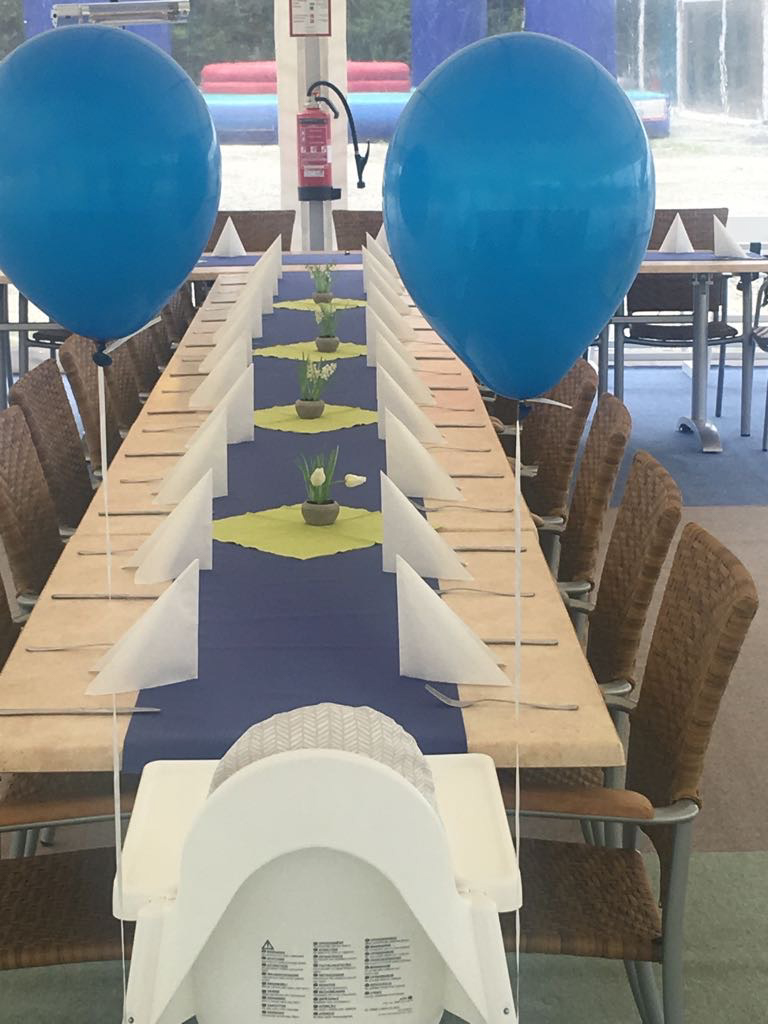 Geburtstags Tischdekoration mit Luftballons in der Flasch City Partylocation near leoben