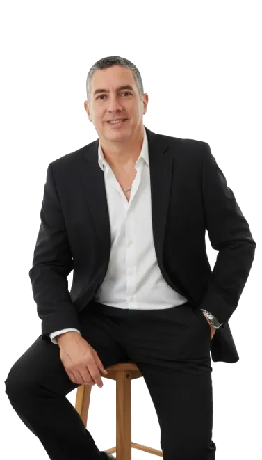 Roger Hernández, asesor inmobiliario especializado en propidades productivas