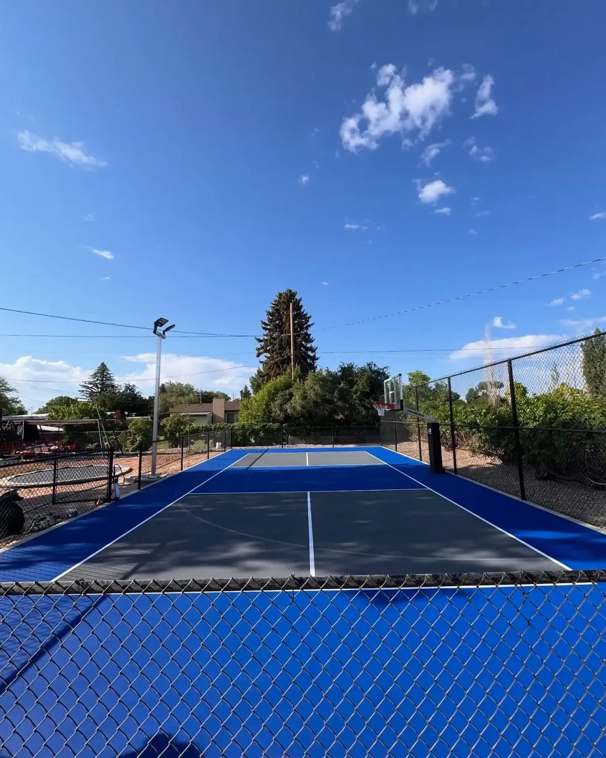 image of an outdoor pickleball court in Sacramento