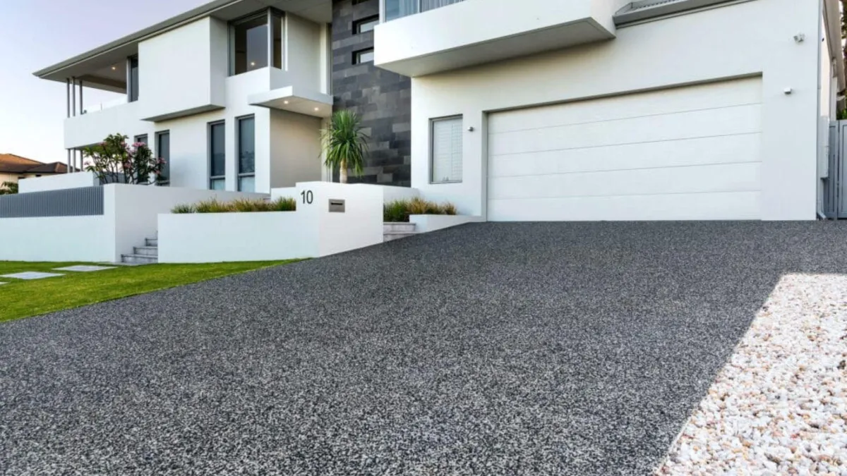 Fort Myers Concrete constructs new driveways using pavers.