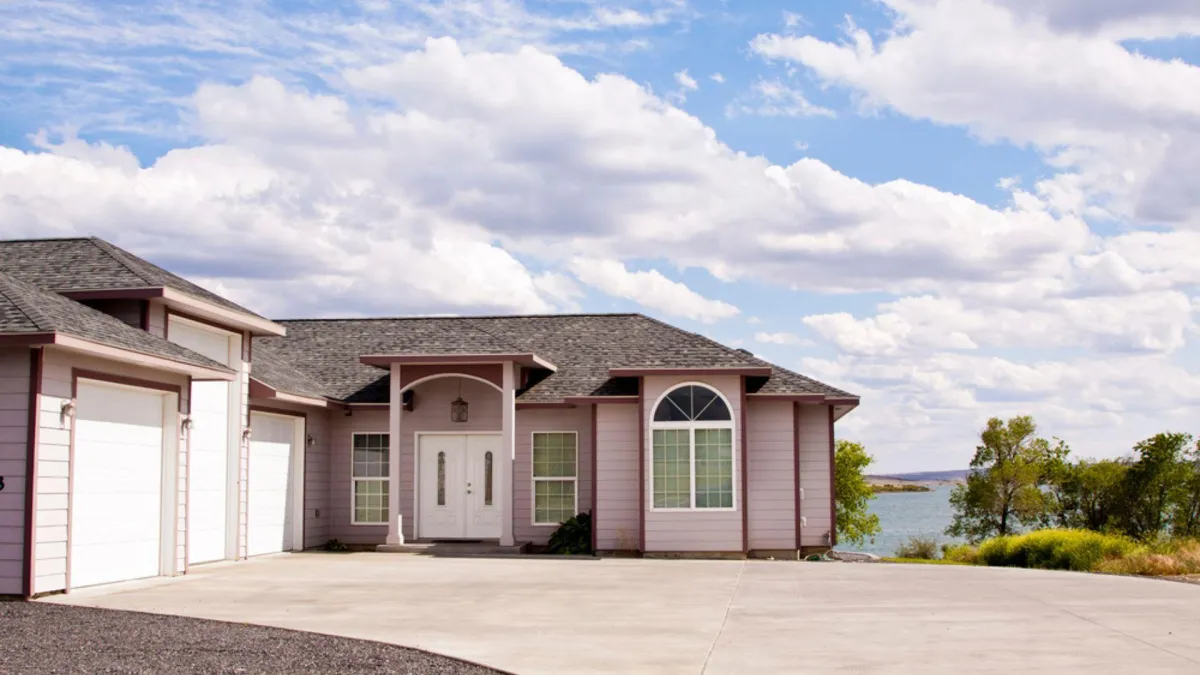 Fort MyersConcrete constructs new driveways.