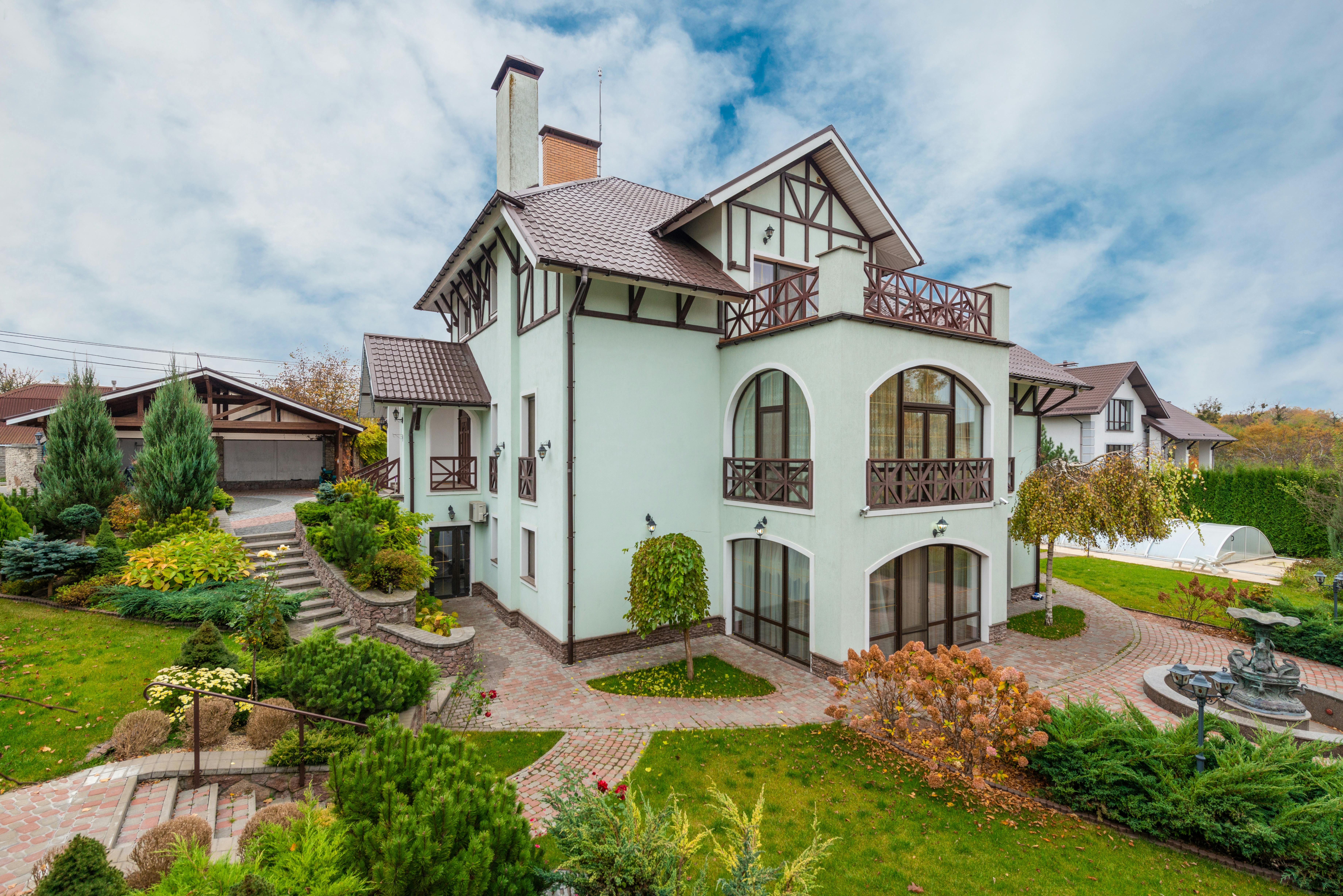 Middle Plantation Virginia Beach custom brick home on a wooded lot near the Lynnhaven River in the Little Neck area