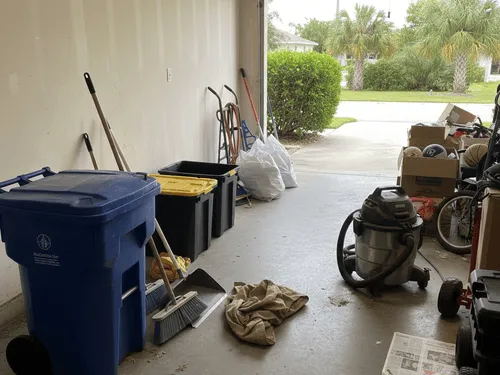 Cypress Gardens, FL Garage Cleanouts