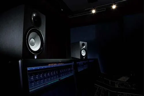 Professional studio monitors used for audio mixing at Lil’ Drummaboy Recordings, Philadelphia.