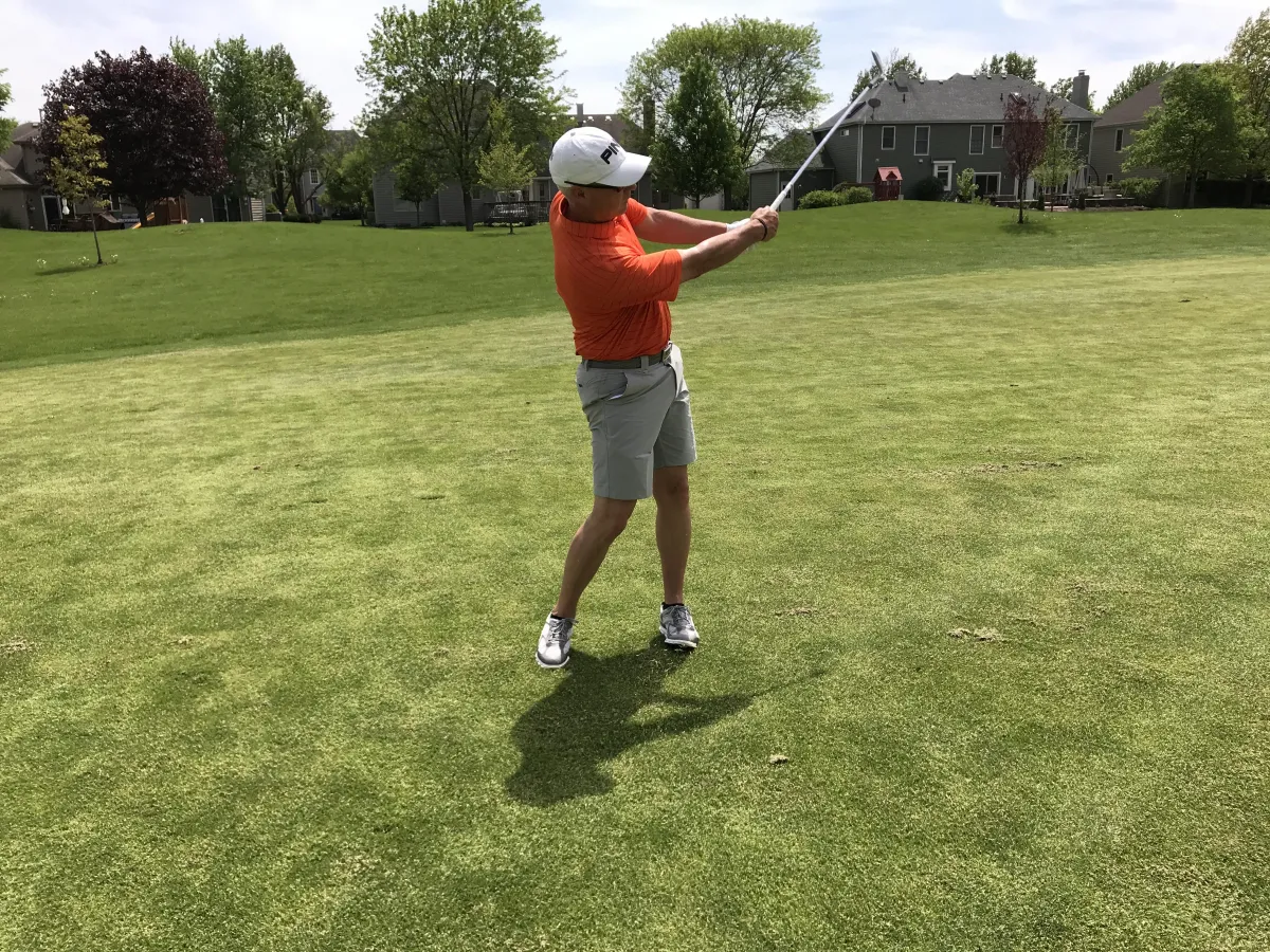 Roy Thornton hitting a golf pitch shot 