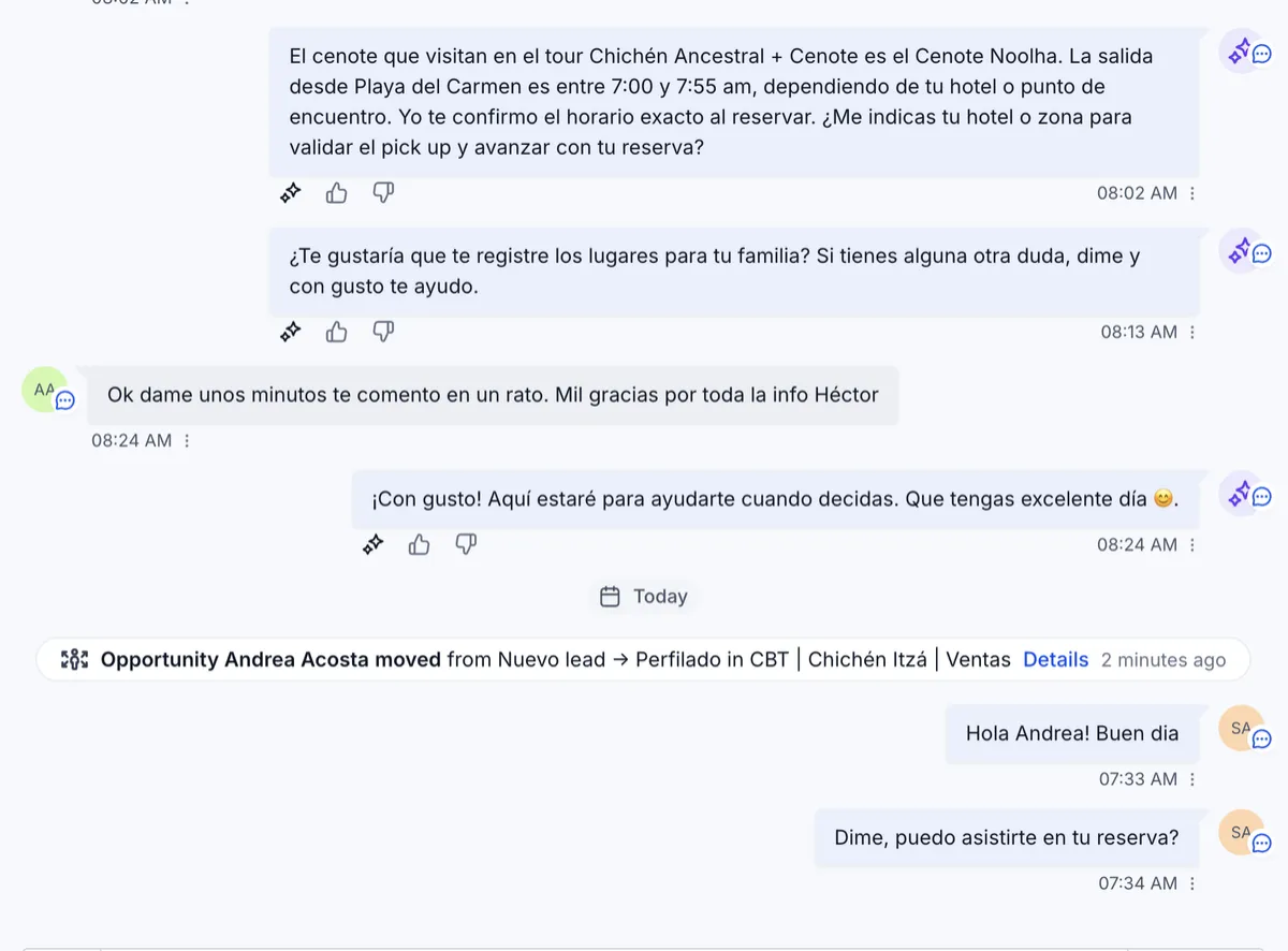 Agencia de viajes — asesores trabajando con clientes