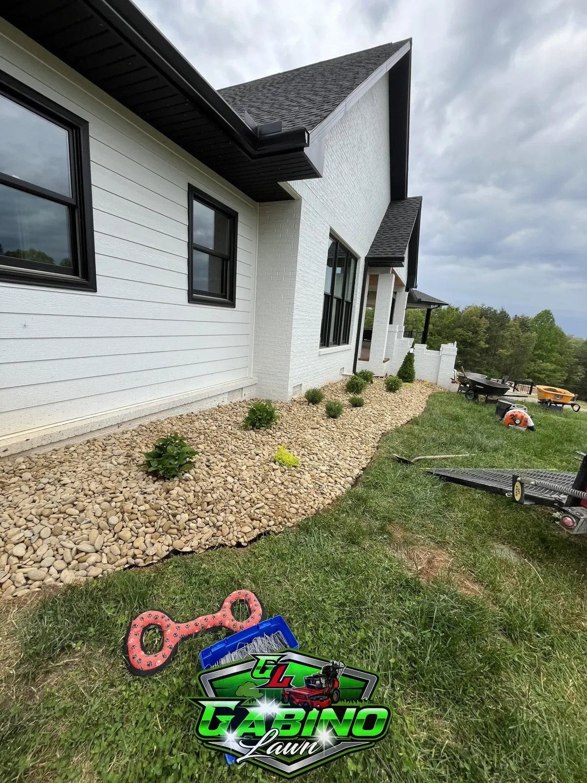 Imagen 18: curb appeal landscaping Karns TN Gabino Lawn Care
