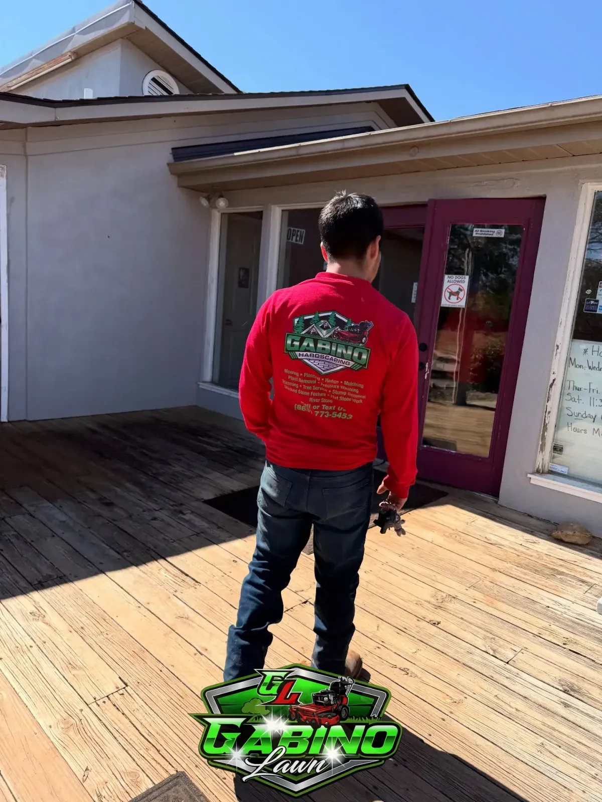 Lawn maintenance in Knoxville , TN