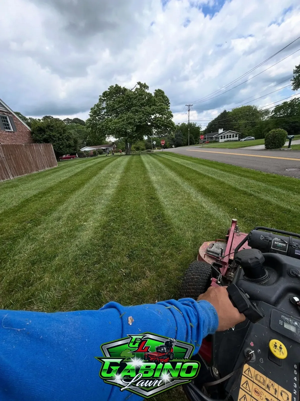 lawn mowing service Farragut TN Gabino Lawn Care